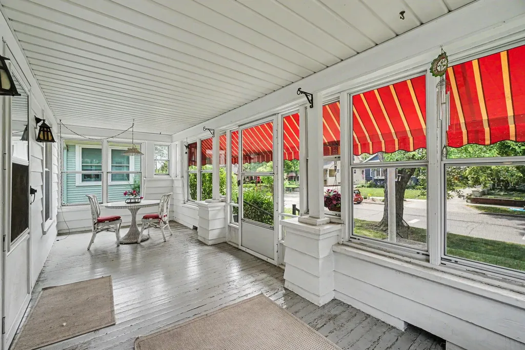 1410 W Maple Street Kalamazoo City MI 49008