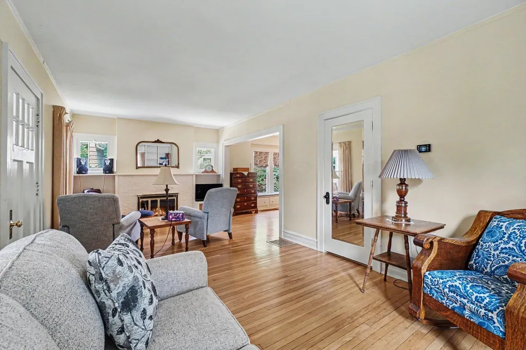 1410 W Maple Street Kalamazoo City MI 49008