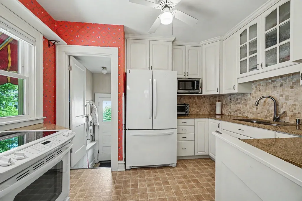 1410 W Maple Street Kalamazoo City MI 49008