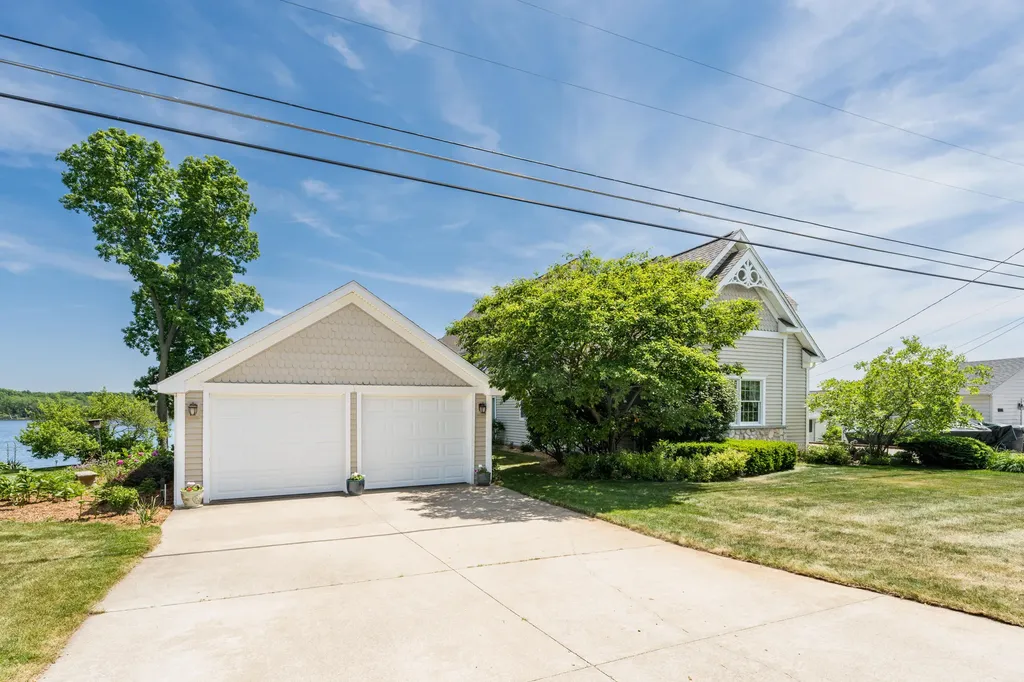 15311 S Barton Lake Drive Schoolcraft Township MI 49097