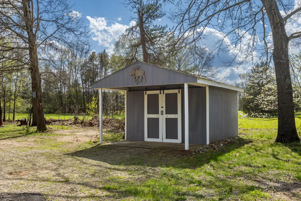 26641 60th Avenue Antwerp Township MI 49071
