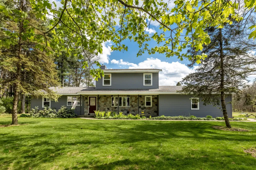 26641 60th Avenue Antwerp Township MI 49071