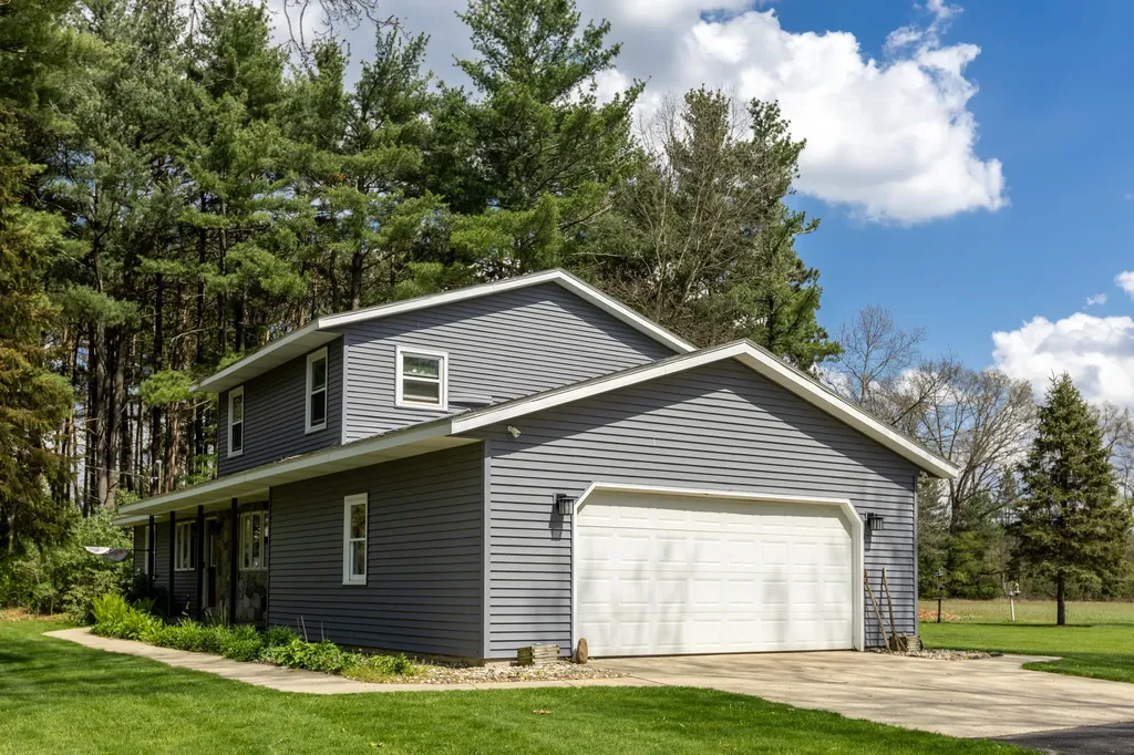 26641 60th Avenue Antwerp Township MI 49071