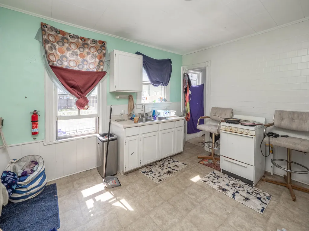 731 Village Street Kalamazoo City MI 49008