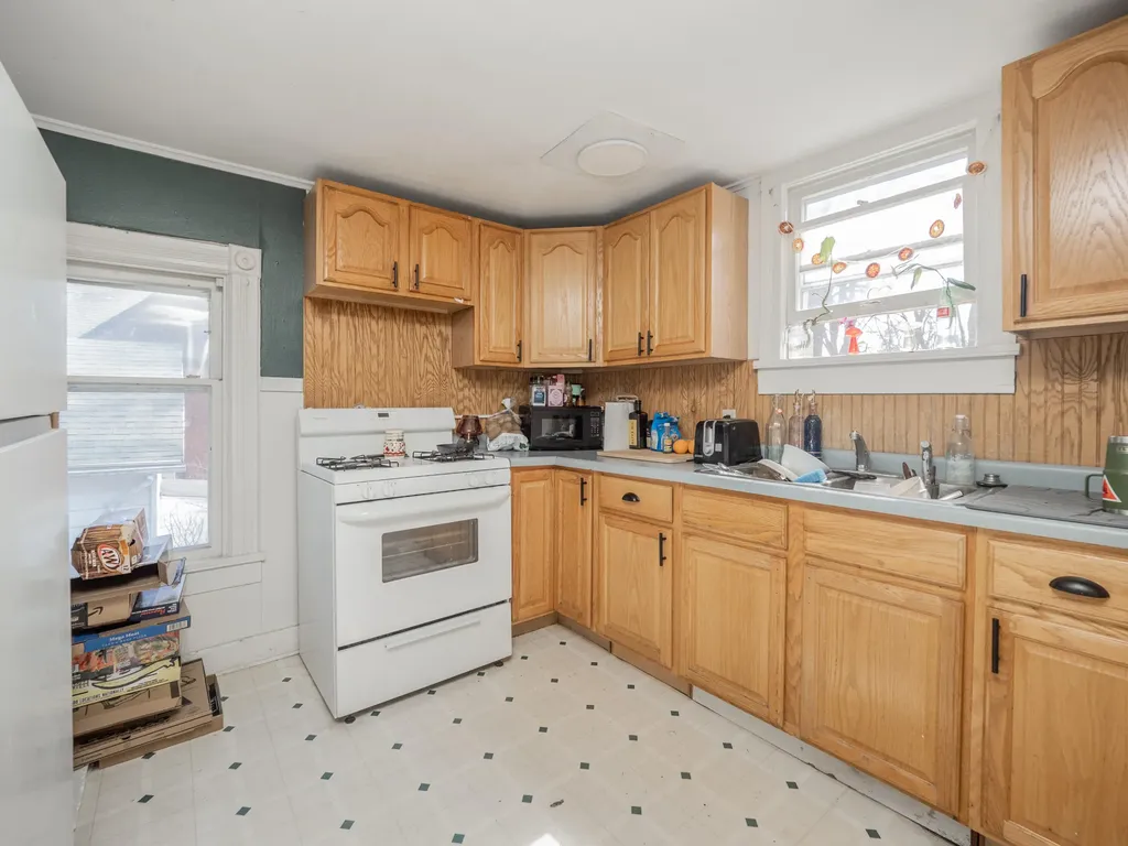 731 Village Street Kalamazoo City MI 49008
