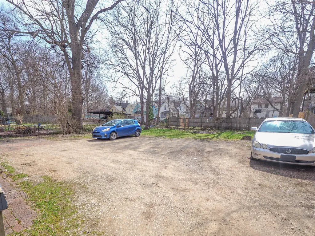 731 Village Street Kalamazoo City MI 49008