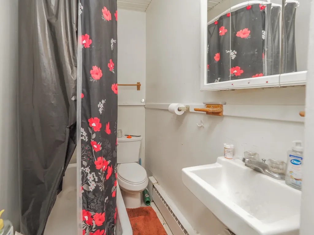 731 Village Street Kalamazoo City MI 49008