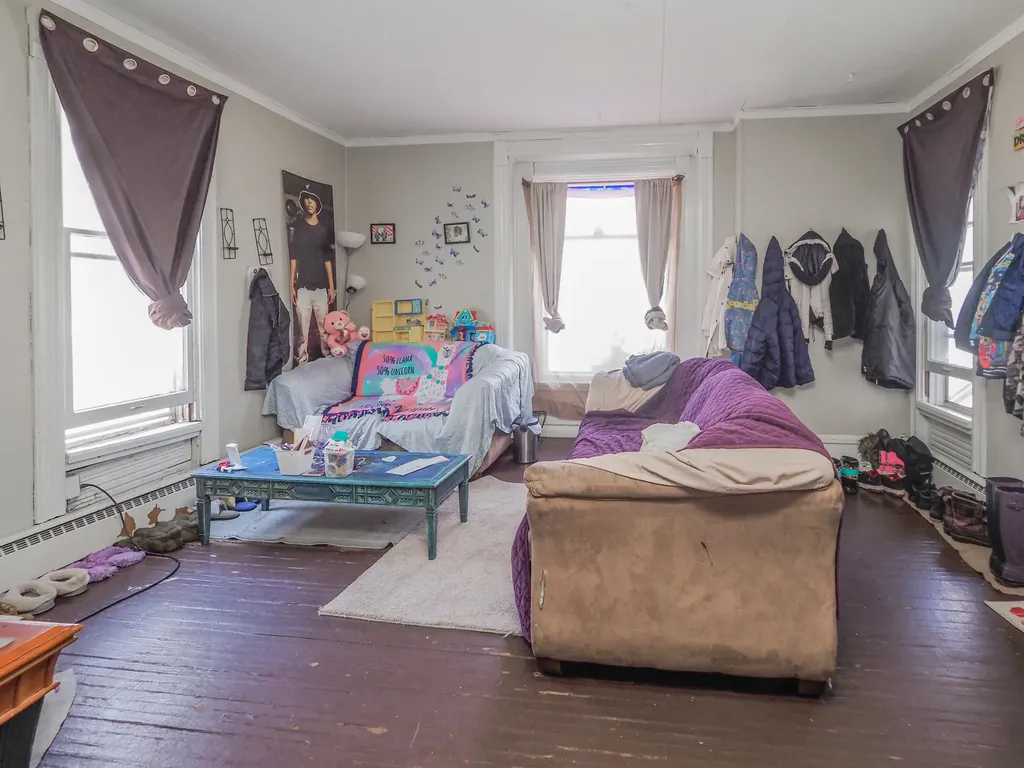 731 Village Street Kalamazoo City MI 49008