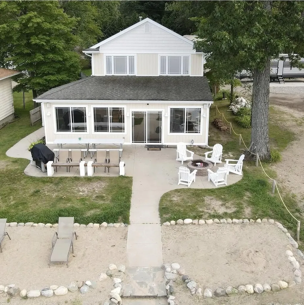 11362 E Shore Drive Barry Township MI 49046