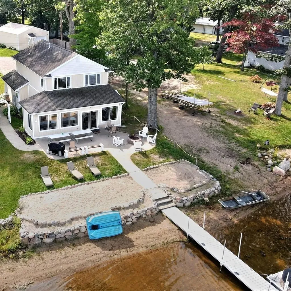 11362 E Shore Drive Barry Township MI 49046