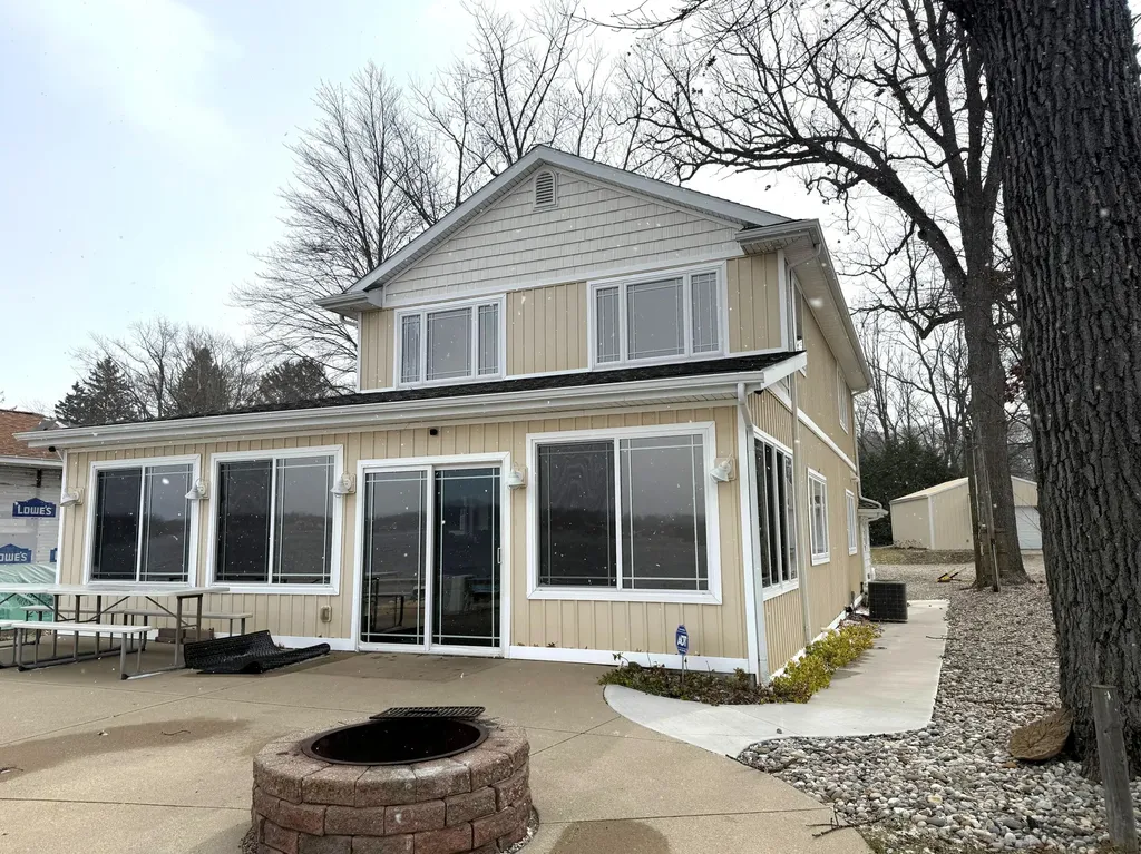 11362 E Shore Drive Barry Township MI 49046