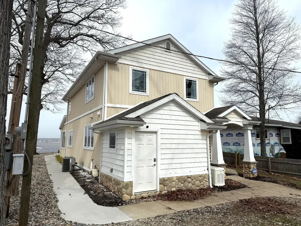11362 E Shore Drive Barry Township MI 49046