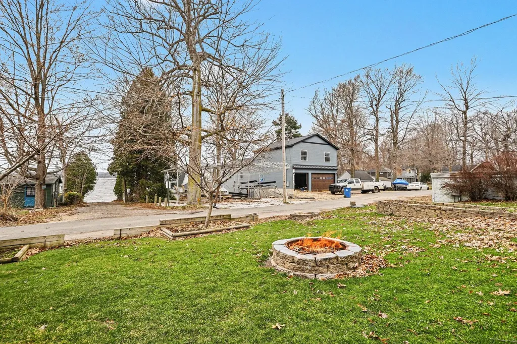 771 Beechwood Drive Hope Township MI 49046