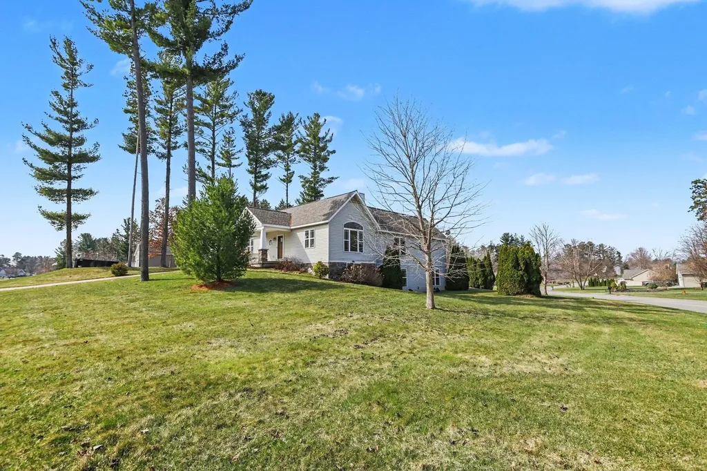 1921 Pineridge Drive Rutland Charter Township MI 49058