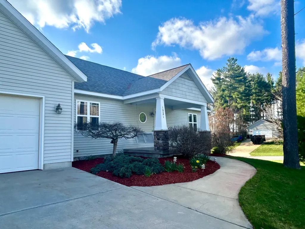 1921 Pineridge Drive Rutland Charter Township MI 49058