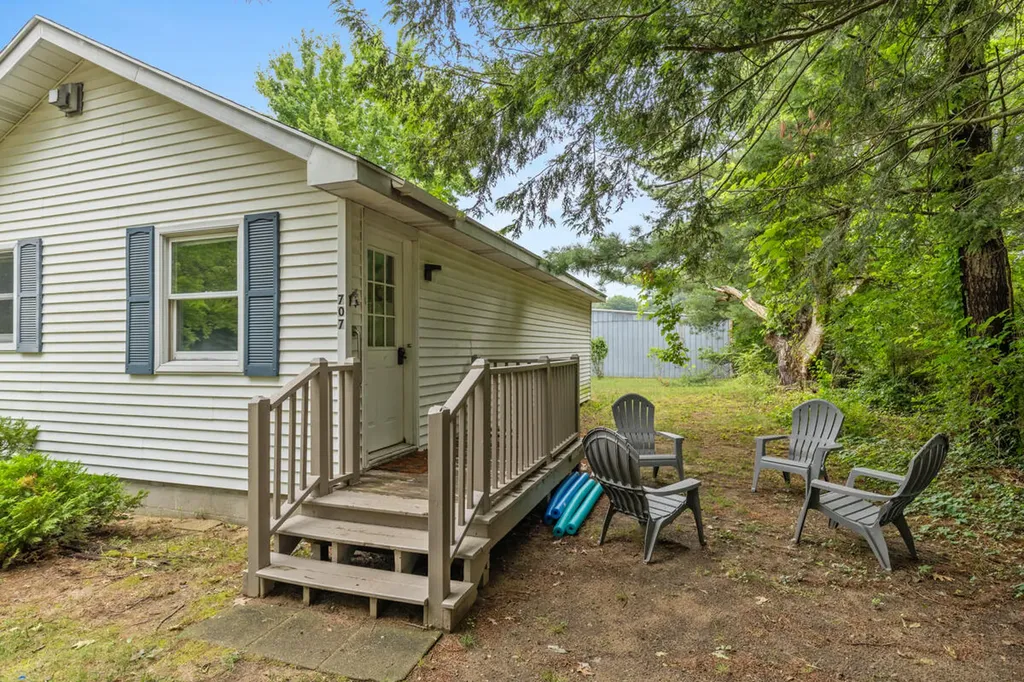 707 N Maple Street Saugatuck Township MI 49453