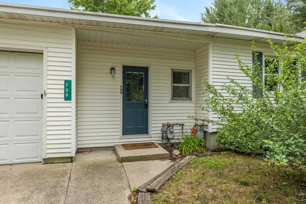 707 N Maple Street Saugatuck Township MI 49453