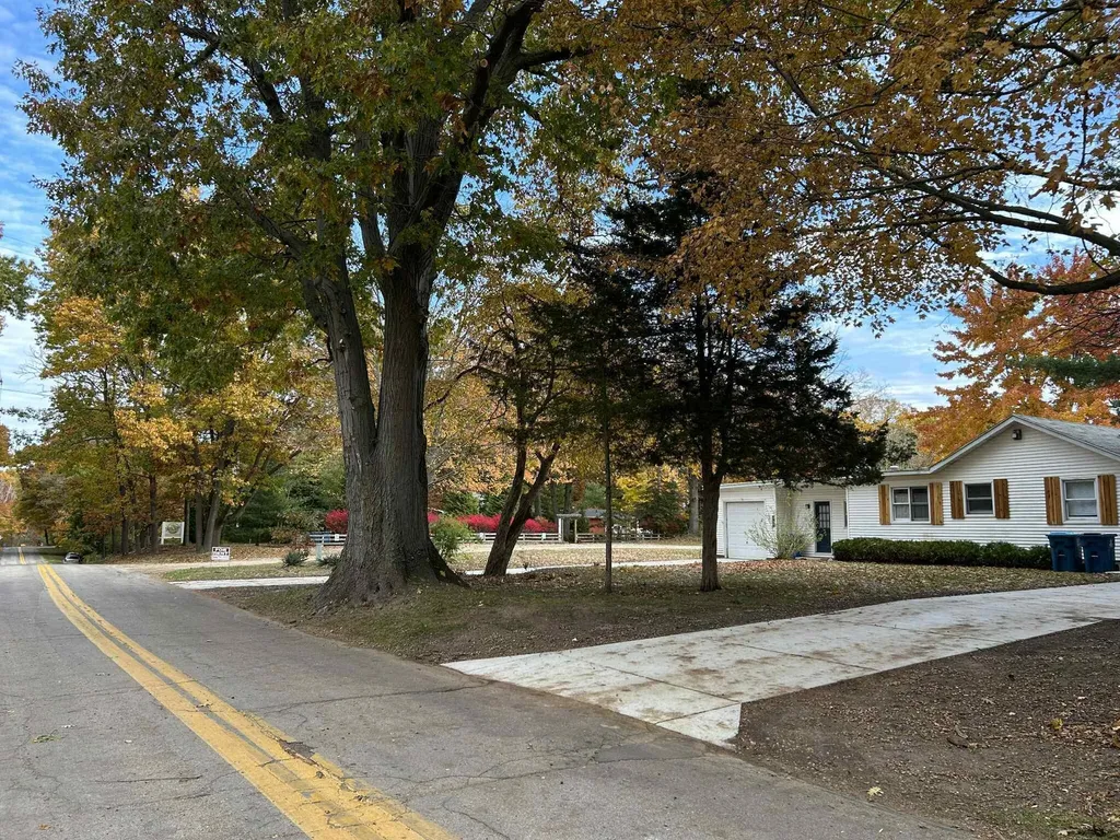 707 N Maple Street Saugatuck Township MI 49453