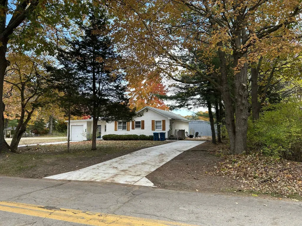 707 N Maple Street Saugatuck Township MI 49453