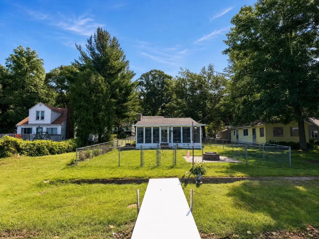 124 Peterson Drive Cheshire Township MI 49055