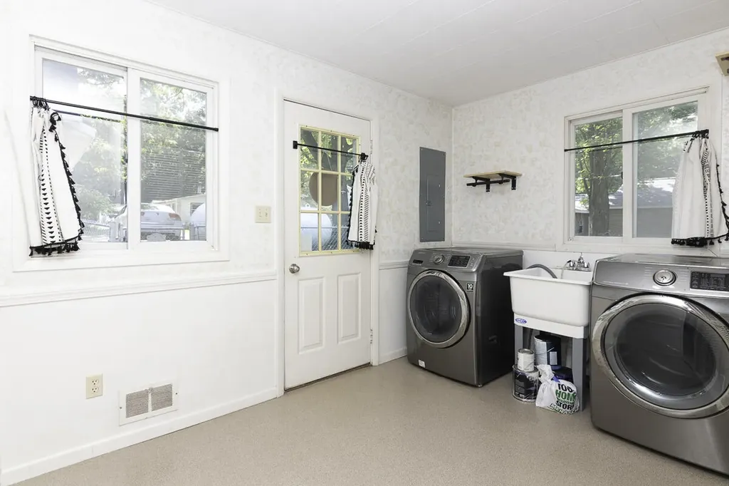 124 Peterson Drive Cheshire Township MI 49055