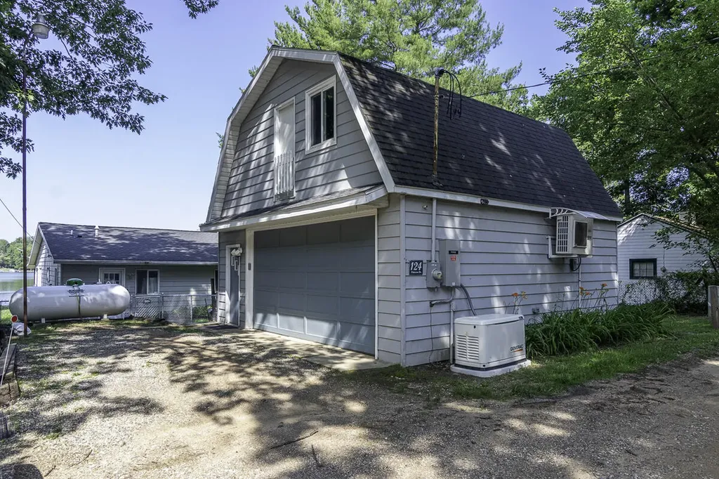 124 Peterson Drive Cheshire Township MI 49055