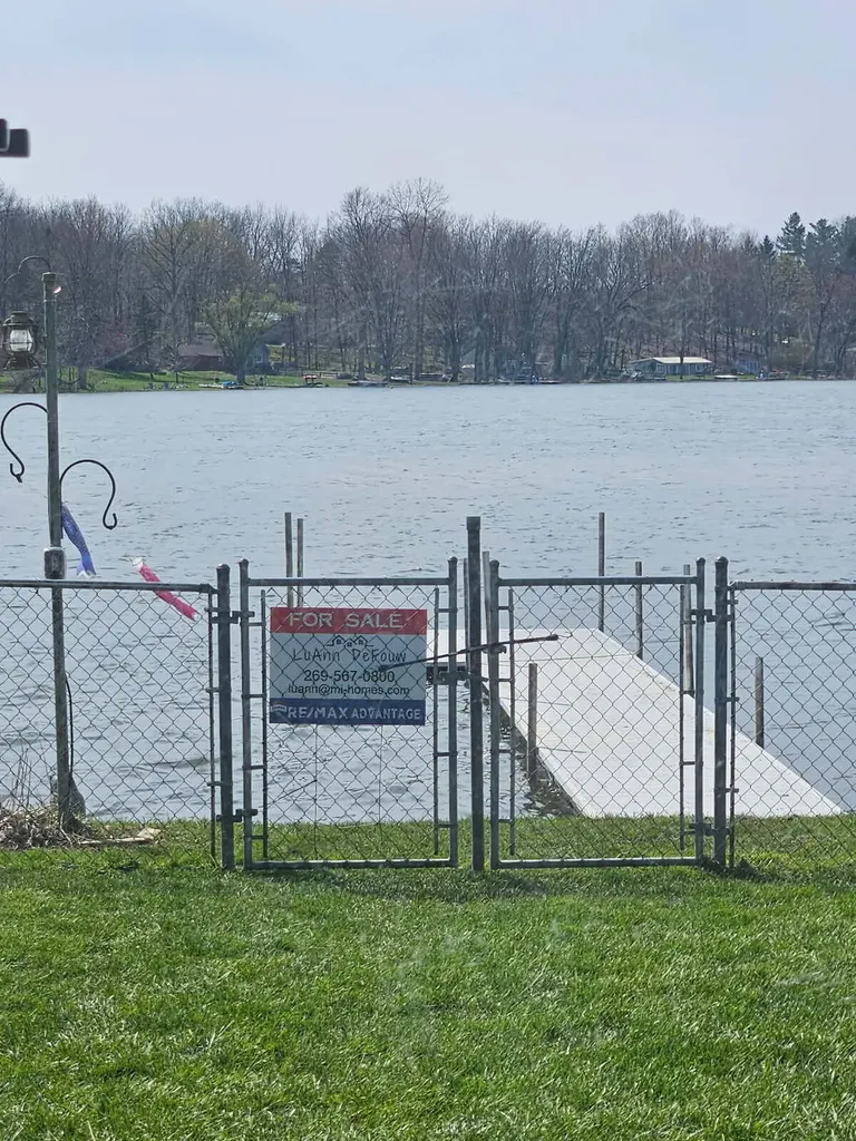 124 Peterson Drive Cheshire Township MI 49055