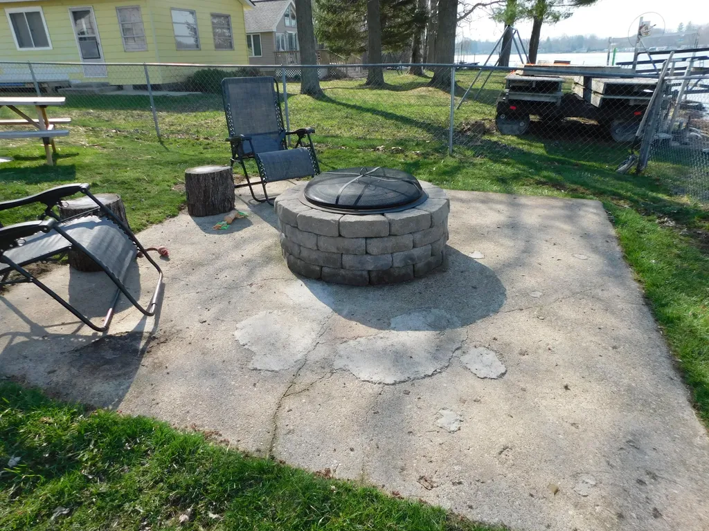 124 Peterson Drive Cheshire Township MI 49055