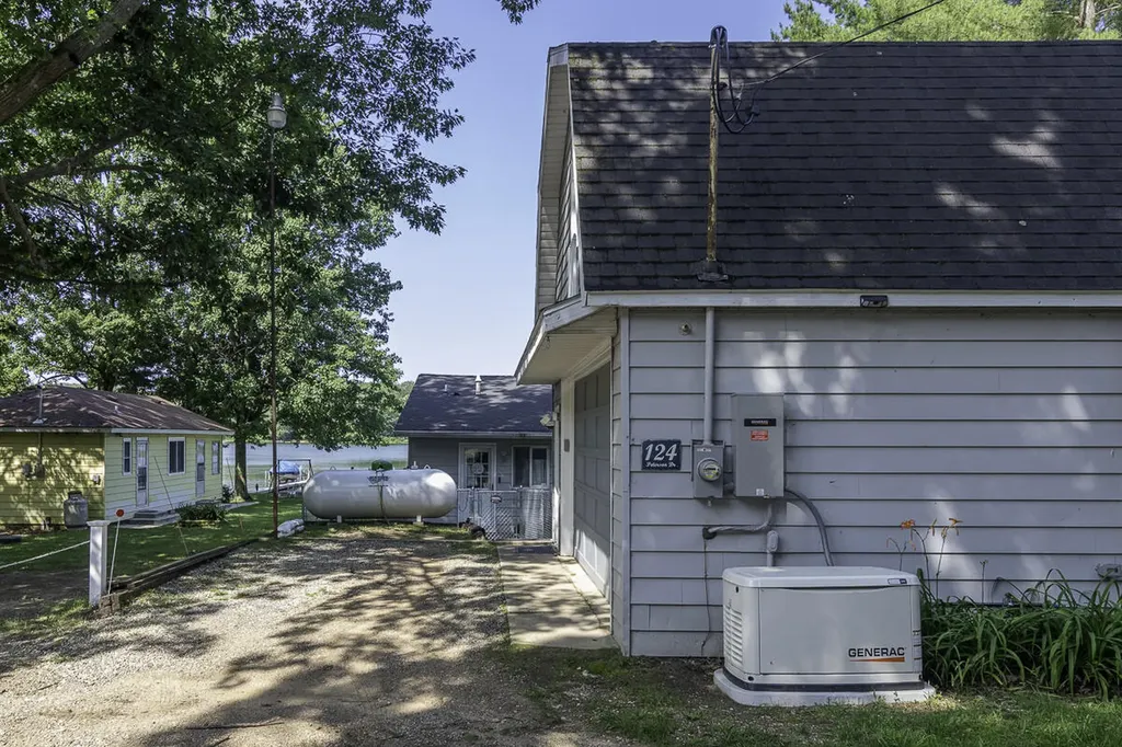 124 Peterson Drive Cheshire Township MI 49055