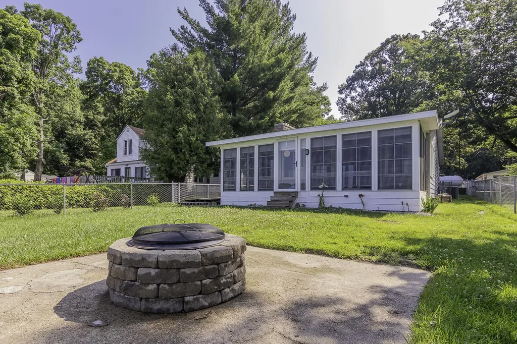 124 Peterson Drive Cheshire Township MI 49055