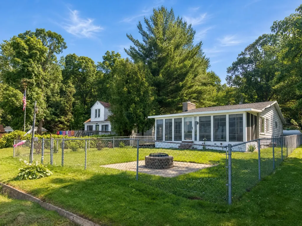 124 Peterson Drive Cheshire Township MI 49055