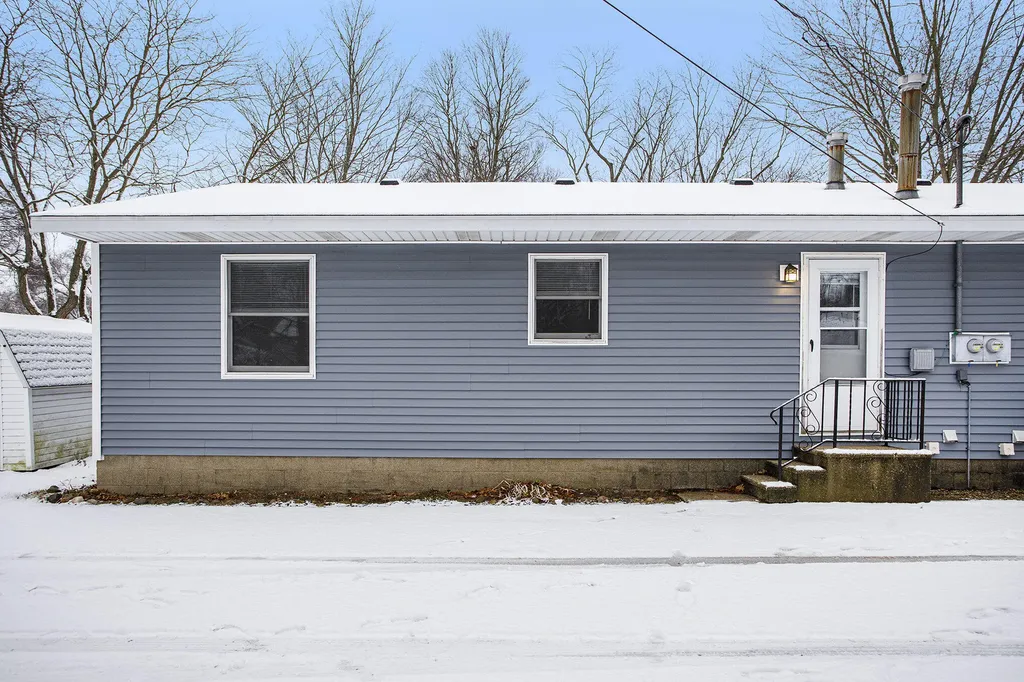 143 Floral Avenue Plainwell City MI 49080