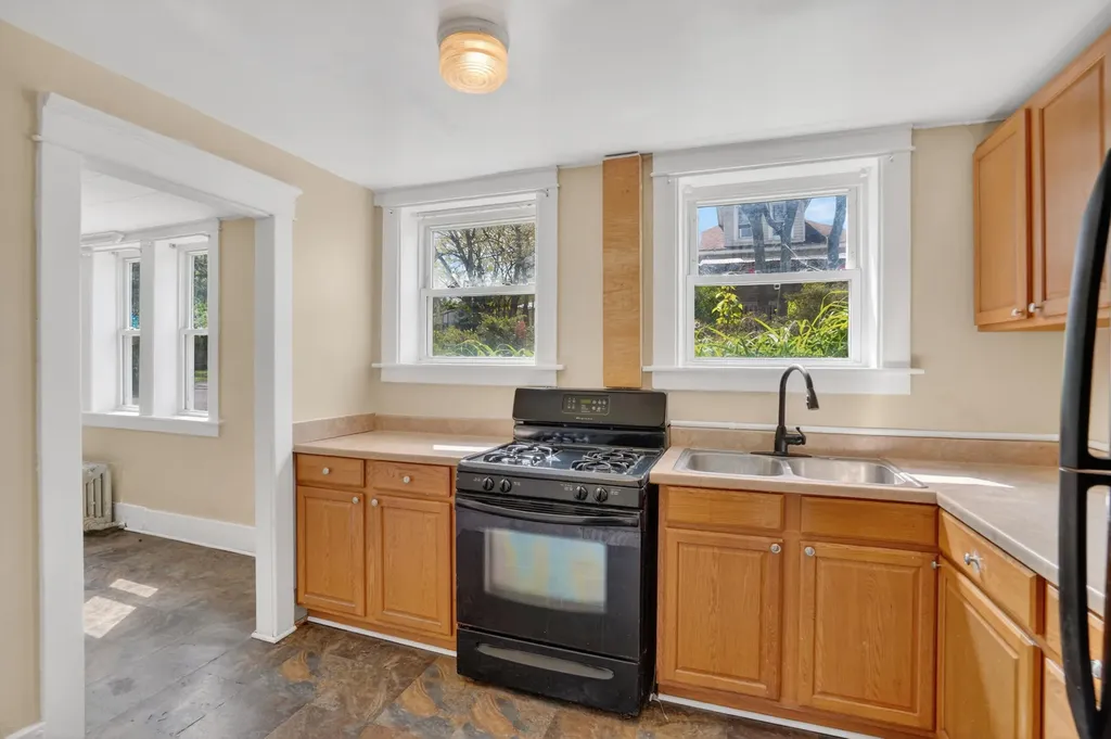 439 W Columbia Avenue Battle Creek City MI 49014