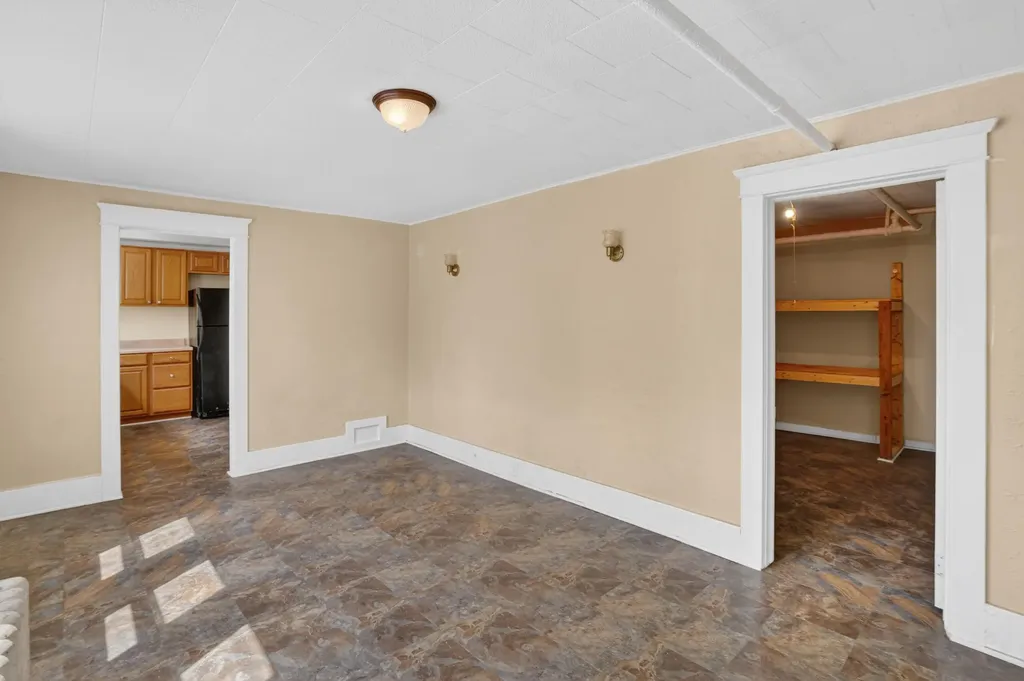 439 W Columbia Avenue Battle Creek City MI 49014