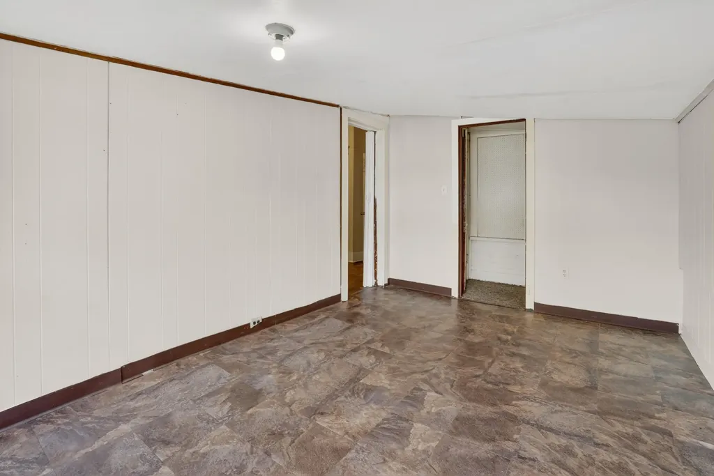 439 W Columbia Avenue Battle Creek City MI 49014