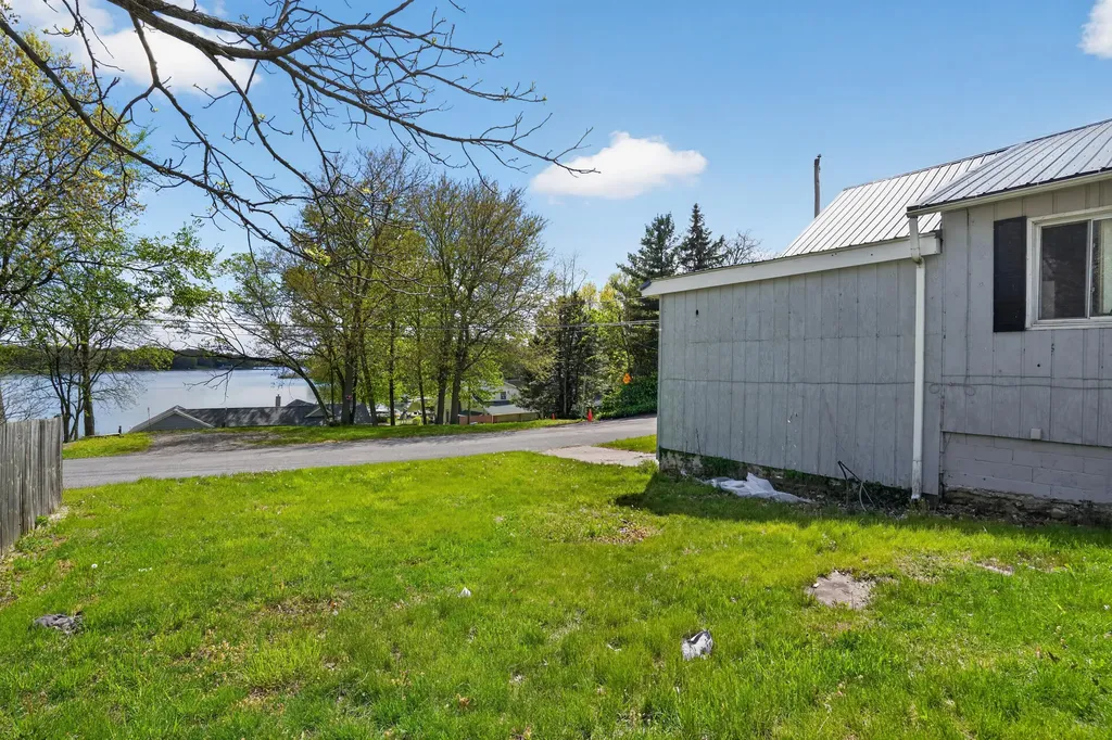 439 W Columbia Avenue Battle Creek City MI 49014