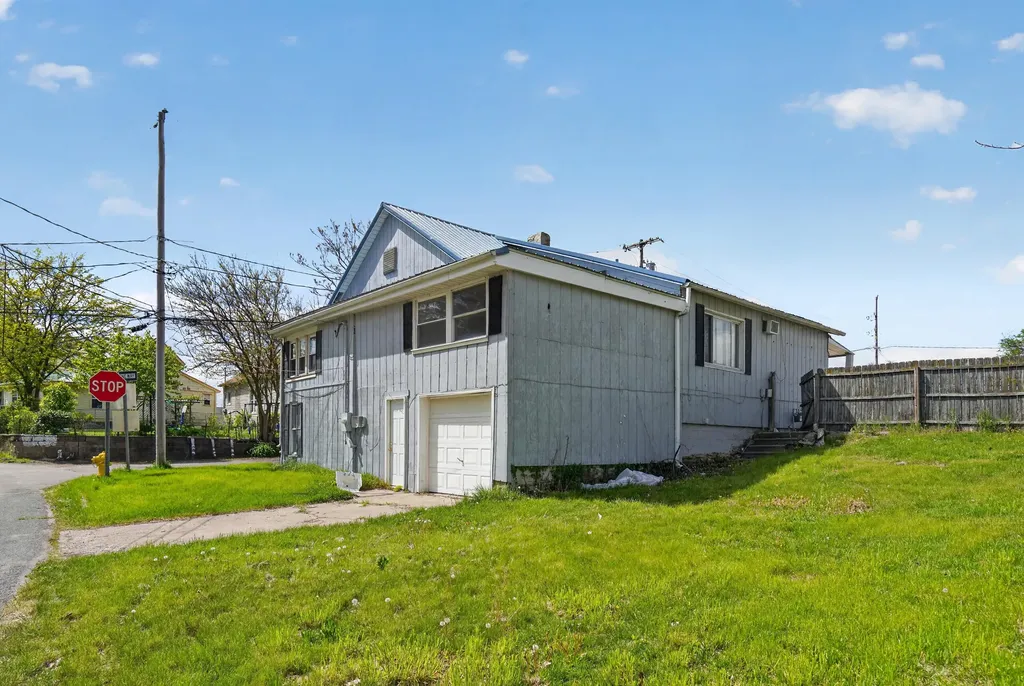 439 W Columbia Avenue Battle Creek City MI 49014