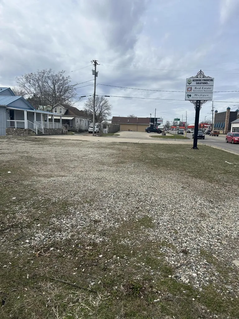 439 W Columbia Avenue Battle Creek City MI 49014
