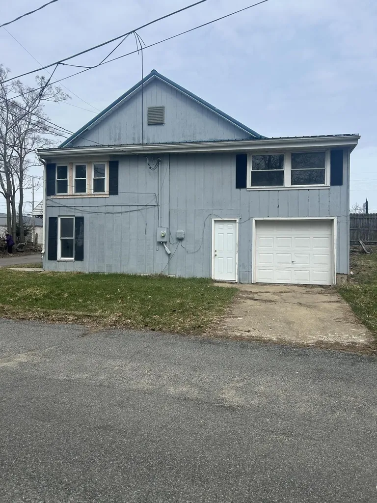 439 W Columbia Avenue Battle Creek City MI 49014
