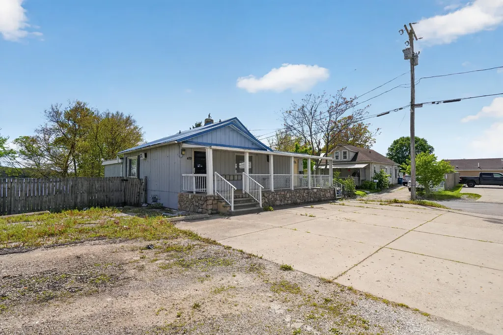 439 W Columbia Avenue Battle Creek City MI 49014