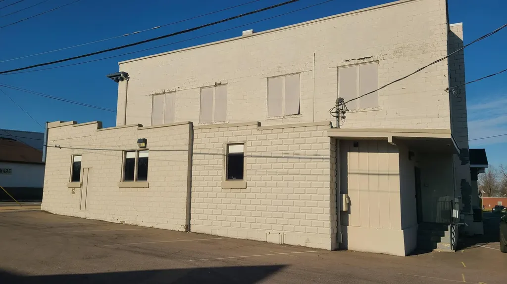 2 E Main Street Hartford City MI 49057