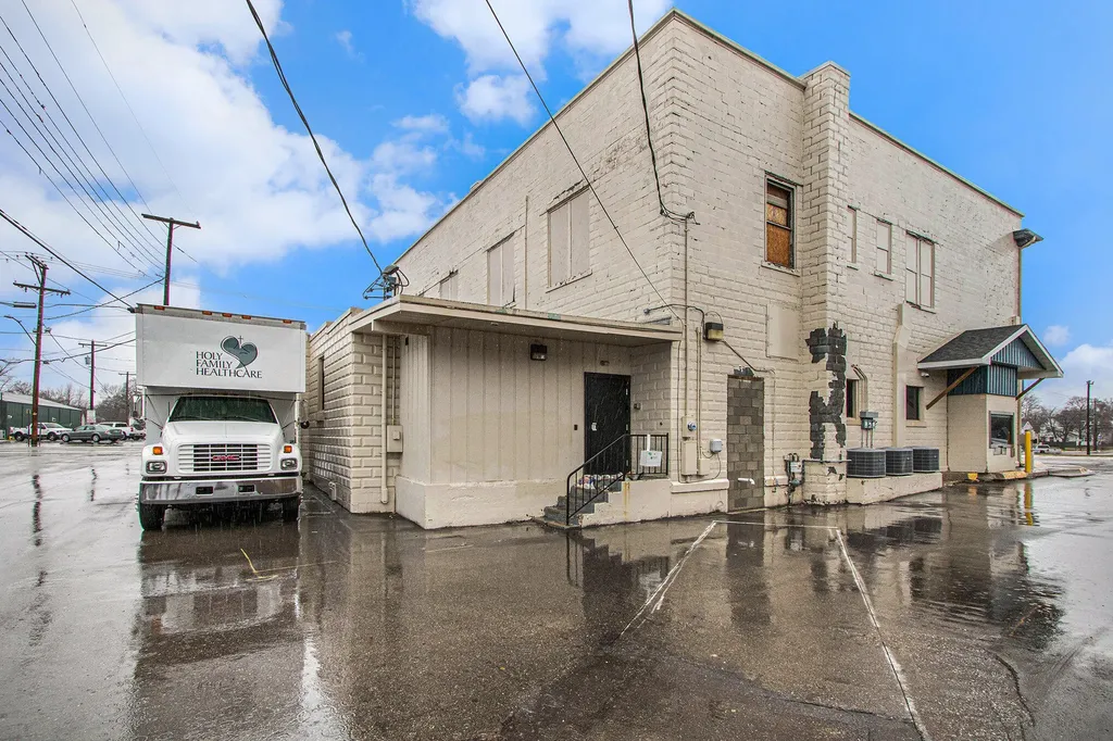 2 E Main Street Hartford City MI 49057