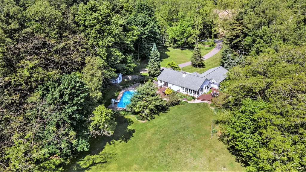 8856 N 42nd Street Ross Township MI 49012