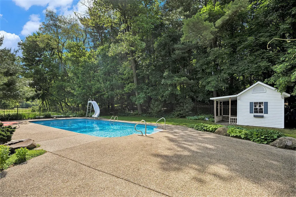 8856 N 42nd Street Ross Township MI 49012