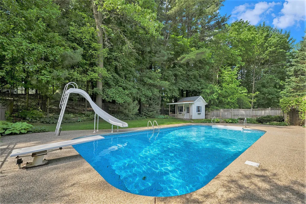 8856 N 42nd Street Ross Township MI 49012