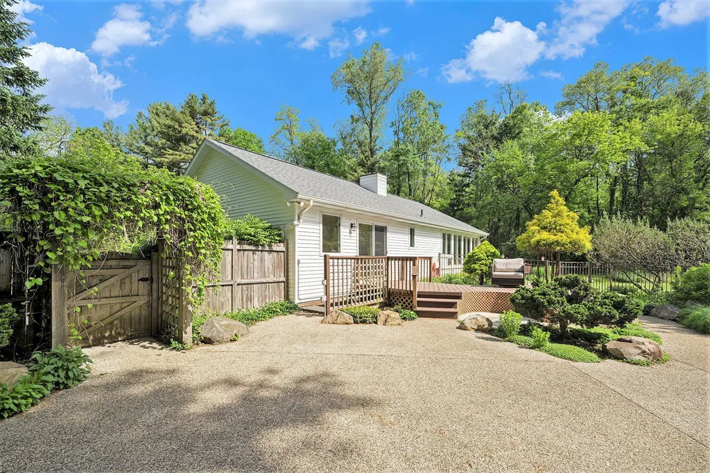 8856 N 42nd Street Ross Township MI 49012
