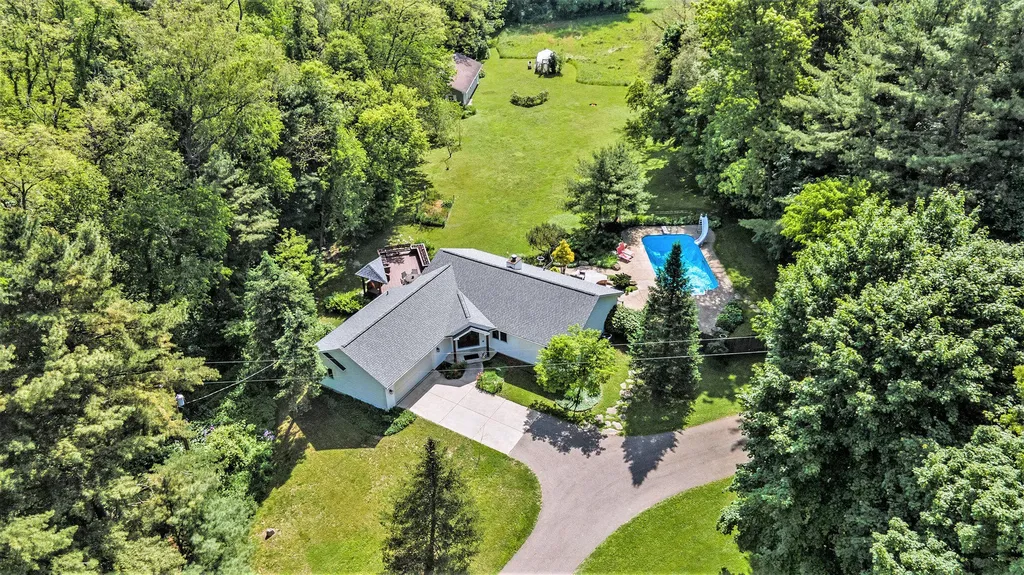 8856 N 42nd Street Ross Township MI 49012