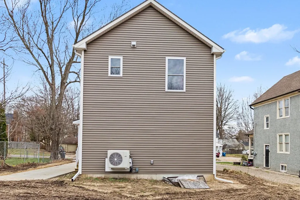 1205 Summit Avenue Kalamazoo City MI 49006