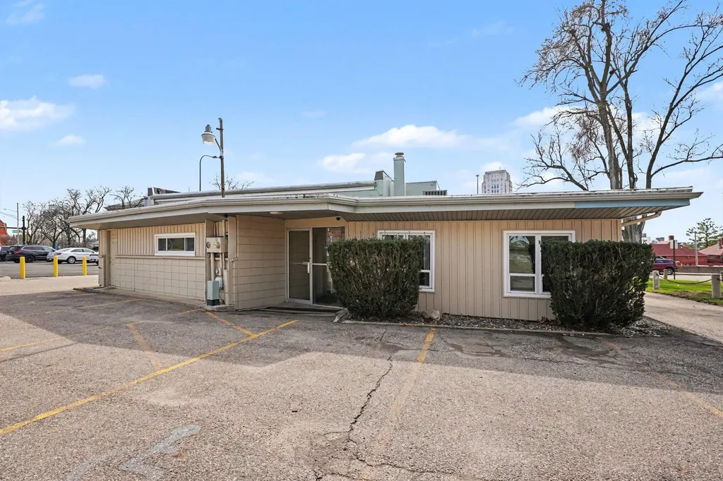 32 W Van Buren Street W Battle Creek City MI 49017