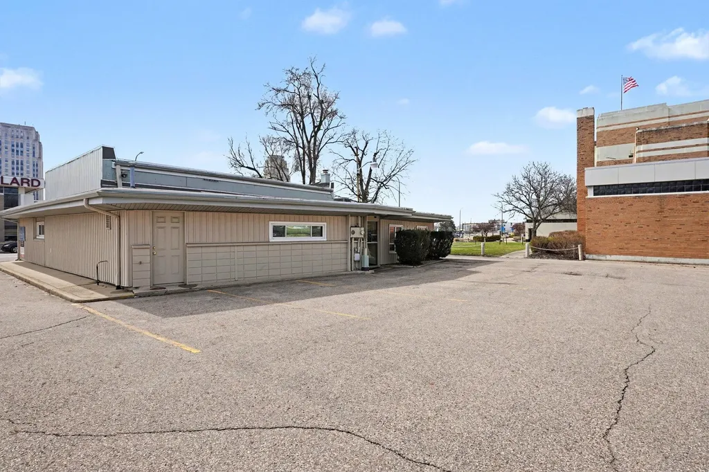 32 W Van Buren Street W Battle Creek City MI 49017